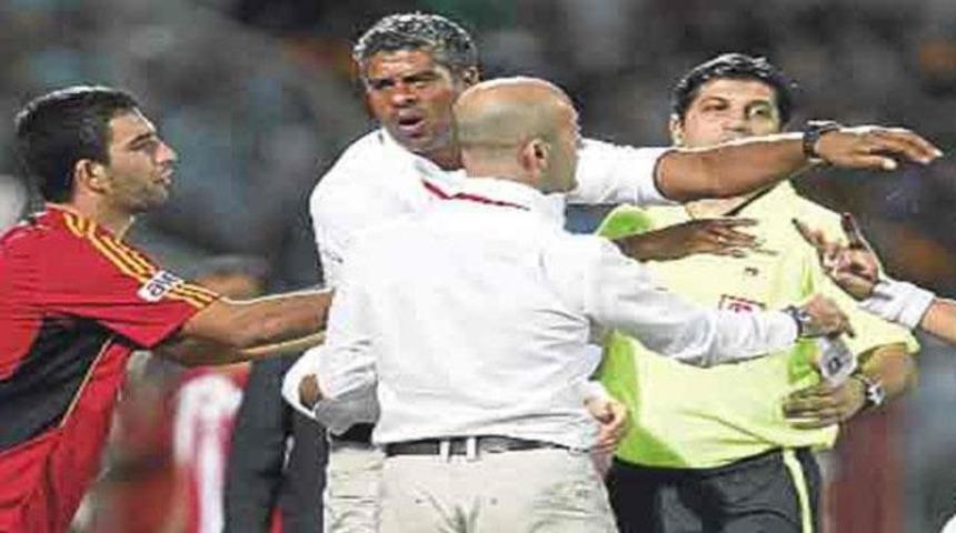 Rijkaard'ı hi&ccedil; b&ouml;yle g&ouml;rmediniz!