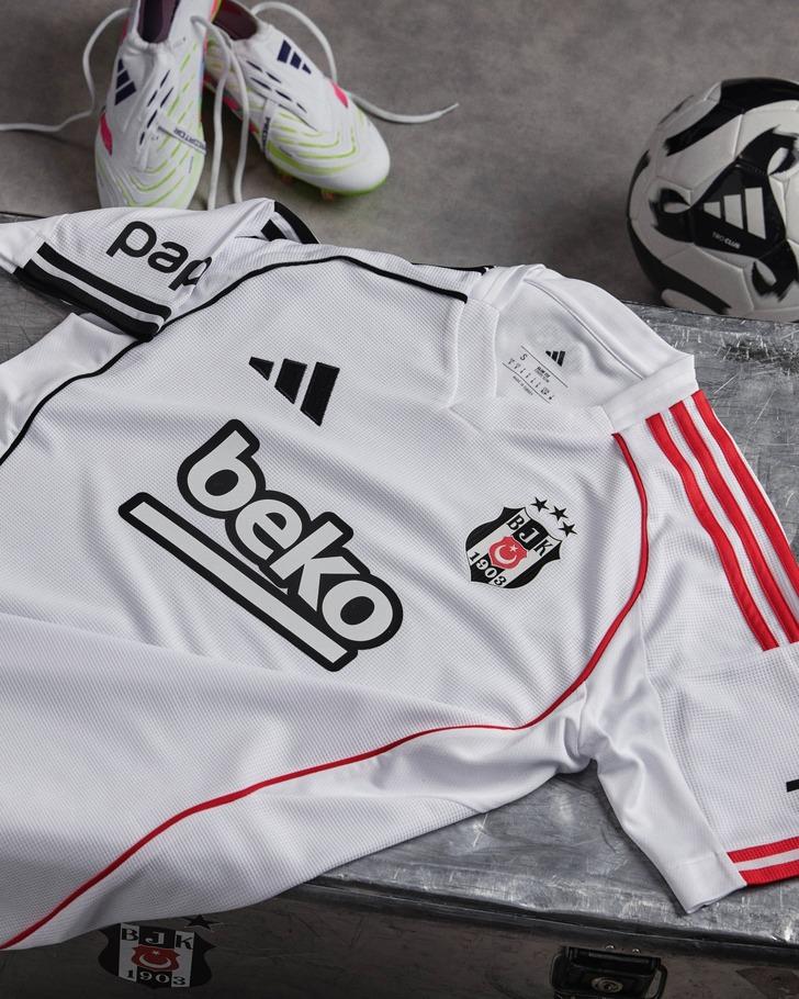 Beşiktaş'tan ilgi çeken yeni sezon formaları! O tasarım çok beğenildi... G3