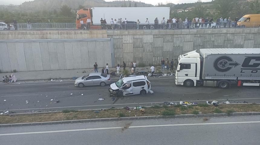 Kastamonu'da 3 araç kazaya karıştı; 9 yaralı
