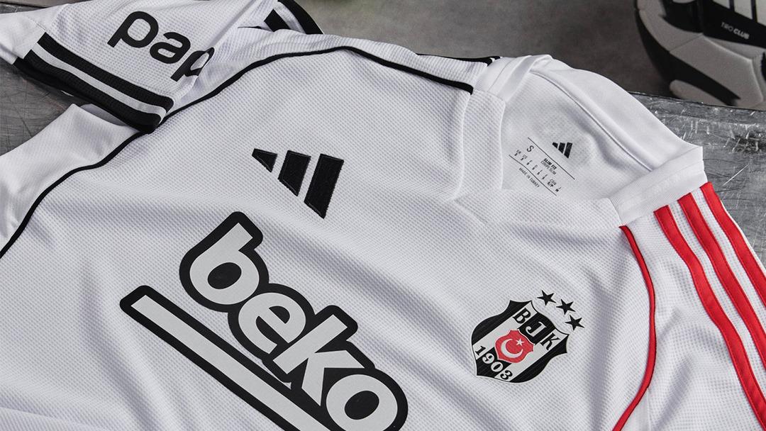 Beşiktaş'tan ilgi &ccedil;eken yeni sezon formaları! O tasarım &ccedil;ok beğenildi...