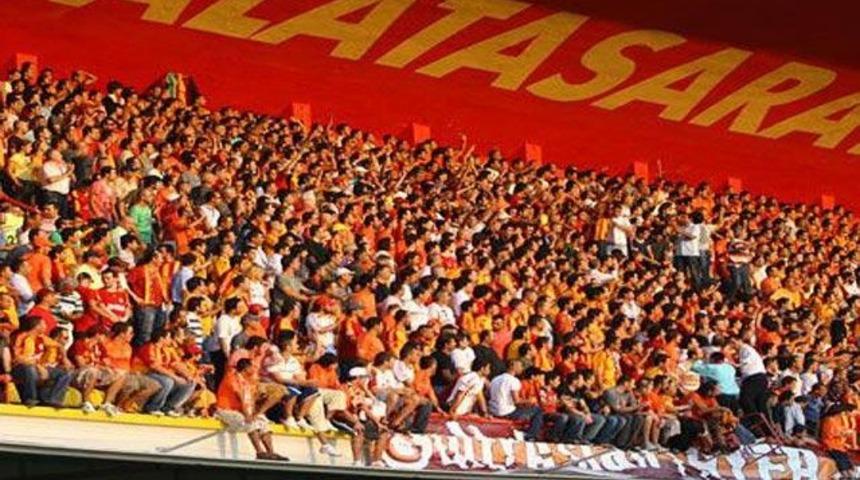 G.Saray trib&uuml;nlerinde olay!