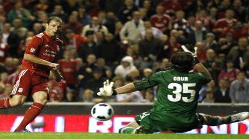 İngiliz basını Onur'u konuşuyor!