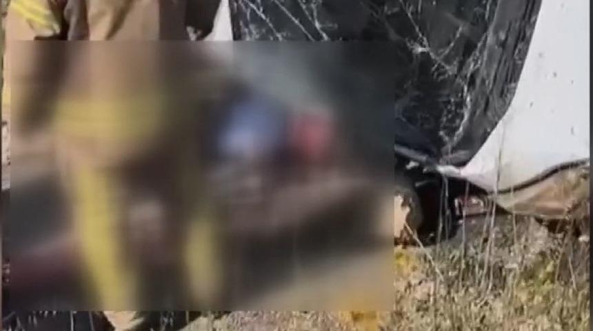 Çatalca'da bariyere çarpan minibüs takla attı: 1 ölü