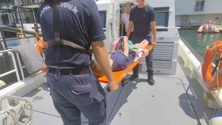 Gezi teknesinde rahatsızlanan vatandaşa tıbbi tahliye