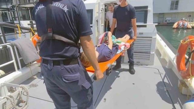 Gezi teknesinde rahatsızlanan vatandaşa tıbbi tahliye