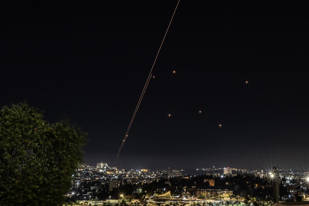 AA-20250613-38270879-38270873-IRAN_ISRAILIN_SALDIRILARINA_KARSILIK_BALISTIK_FUZE_SALDIRILARI_BASLATTI