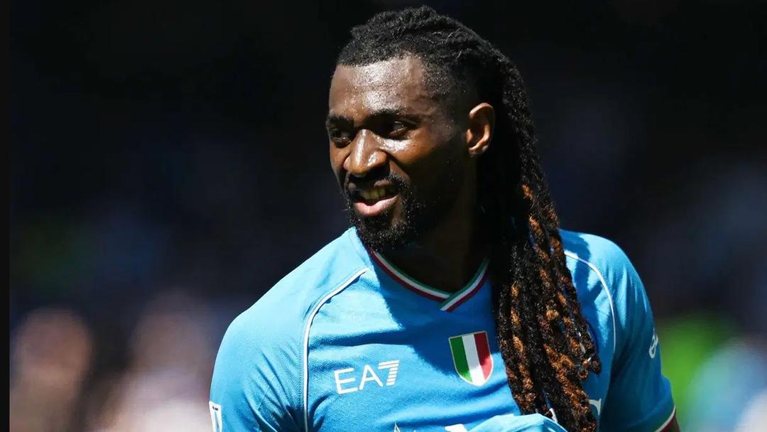 Taraftar havalimanında yakaladı! Napoli nin yıldız ismi İstanbul a geliyor! 1