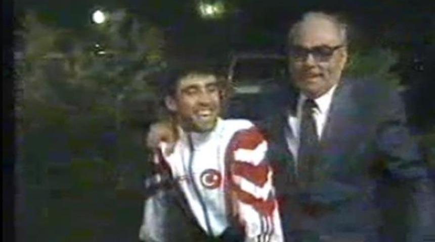 Hakan Ş&uuml;k&uuml;r'den espri şov (Video)