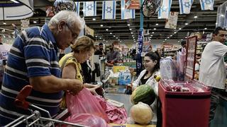 İsrailliler, İran'ın misilleme saldırısı endişesiyle marketleri talan ettiler ve rafları boşaltılar