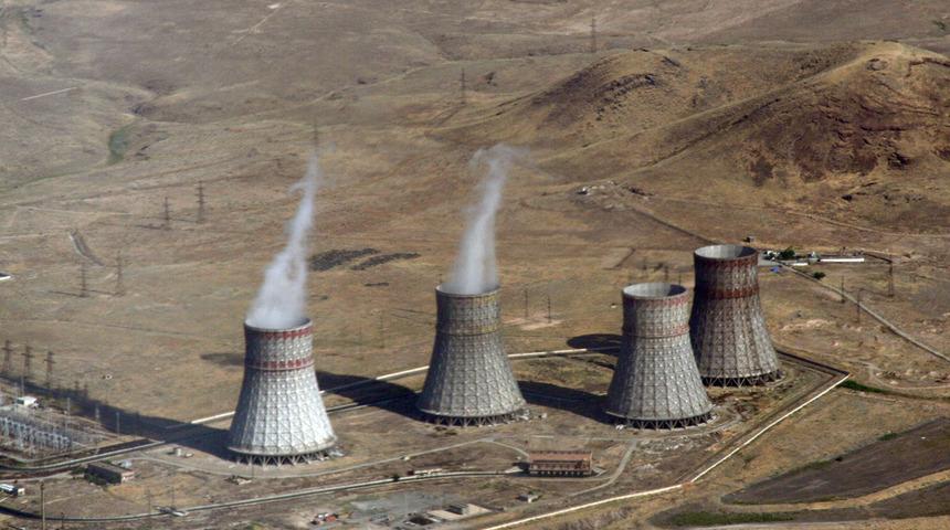 İsrail, İsfahan'daki nükleer enerji santraline saldırdı