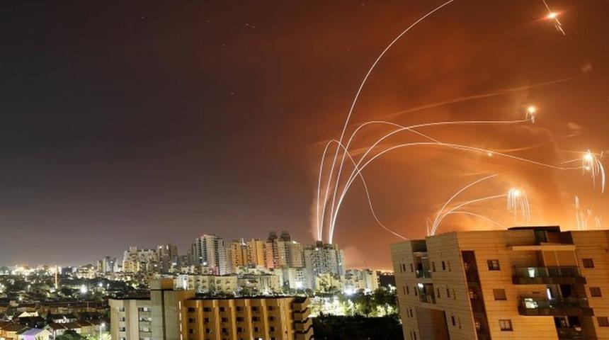 İsrail, İran'ın batısındaki Mehrabad Havalimanı yakınlarını vurdu