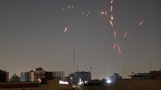 Tahran'ın doğusundan şiddetli patlama sesleri duyuldu