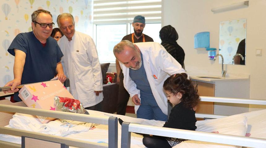 Çocuklu aileler dikkat! Oyun oynarken içtiği şey hayatını kararttı: 2 yıl ağzından su bile içemedi... Yemek borusunda yanıklar oluştu!