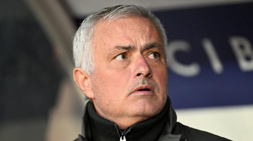 Fenerbahçe'de Jose Mourinho diken üstünde! En güvendiği isim kovuluyor...