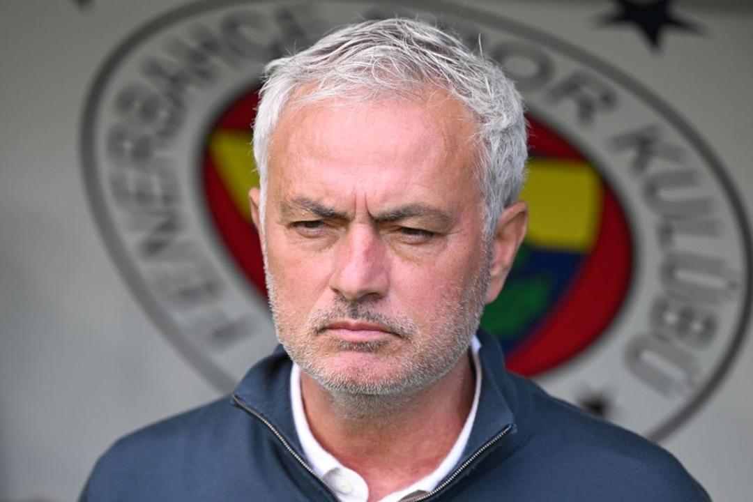 Fenerbahçe de Jose Mourinho diken üstünde! En güvendiği isim kovuluyor... 1