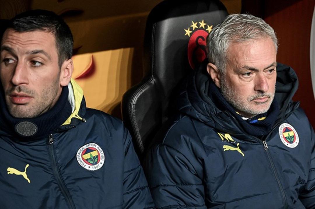 Fenerbahçe de Jose Mourinho diken üstünde! En güvendiği isim kovuluyor... 2