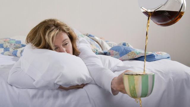 Kahve içmeden ayılamam diyenler buraya! Kahve düşkünlerine kötü haber: Beyni gece de rahat bırakmıyor!