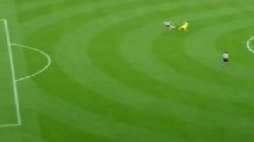 Bu nasıl gol Fabregas? (Video)