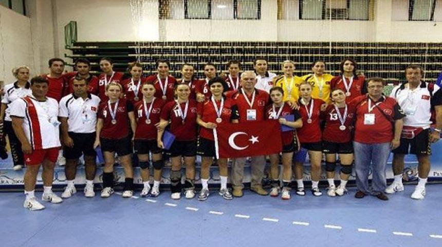 Milliler g&ouml;z&uuml;n&uuml; kararttı!