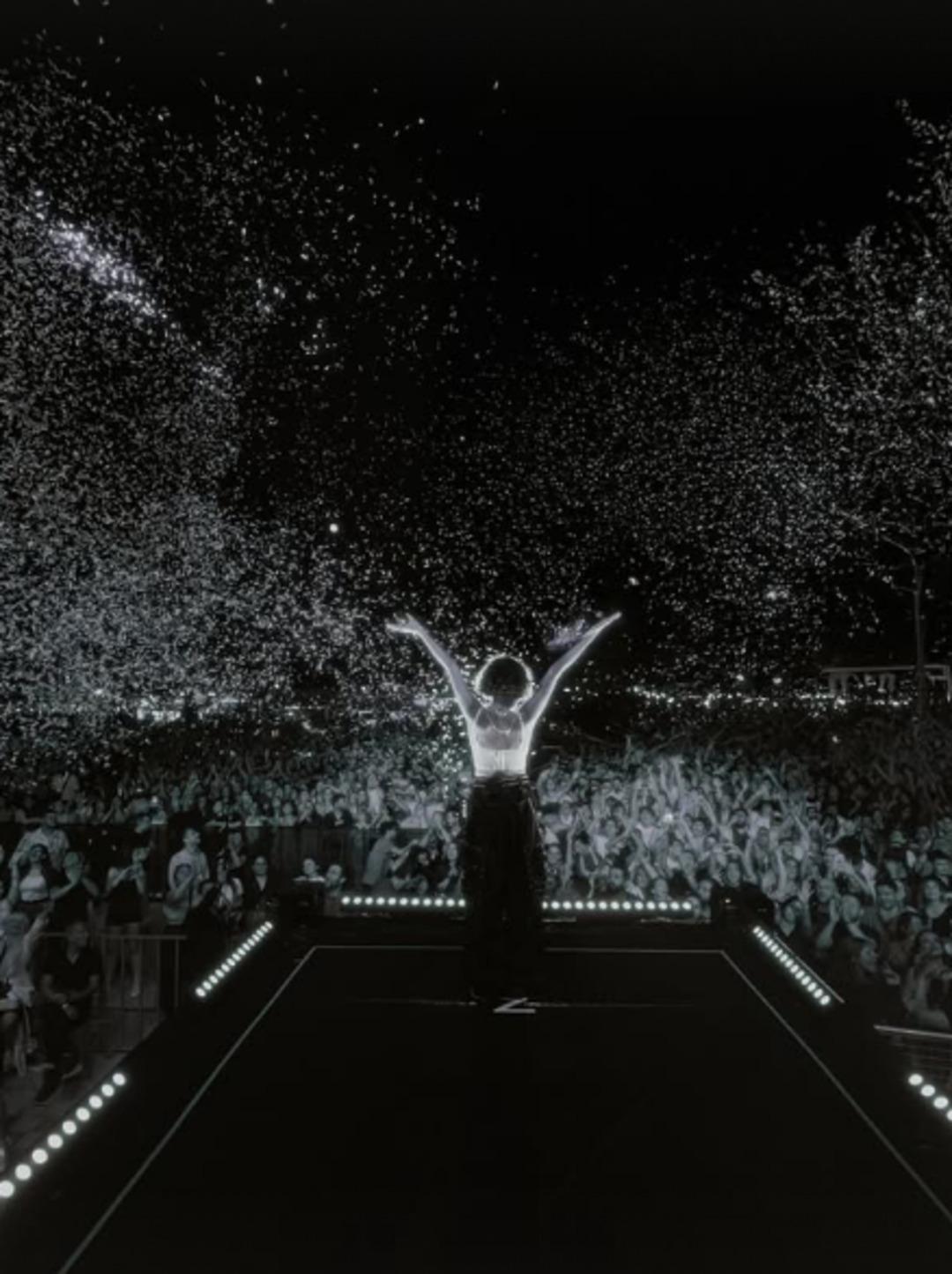 Zeynep Bastık konser sonrası paylaştı: Oynamaktan 1 kilo vermişim 3