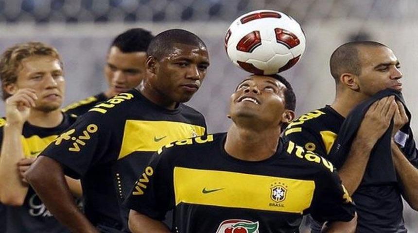 Andre Santos'a b&uuml;y&uuml;k m&uuml;jde!