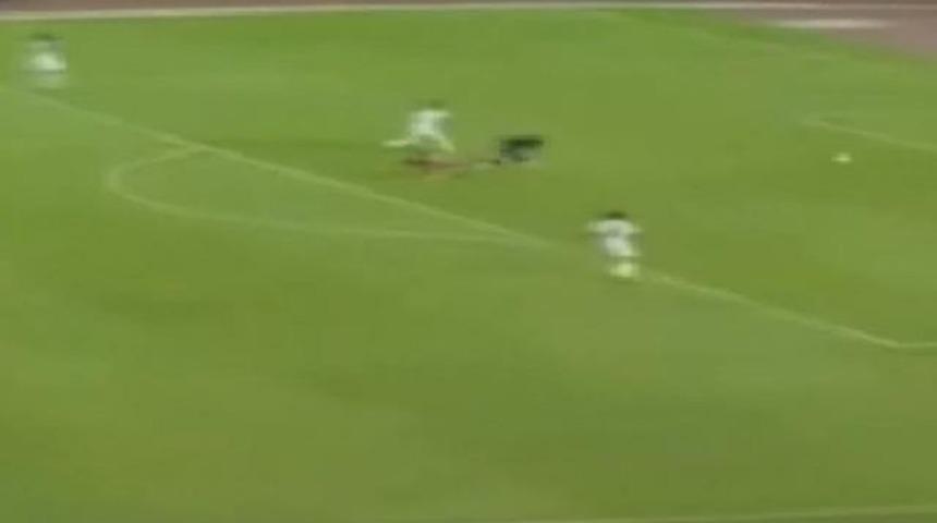 Aynı kaleci, yine komedi (Video)