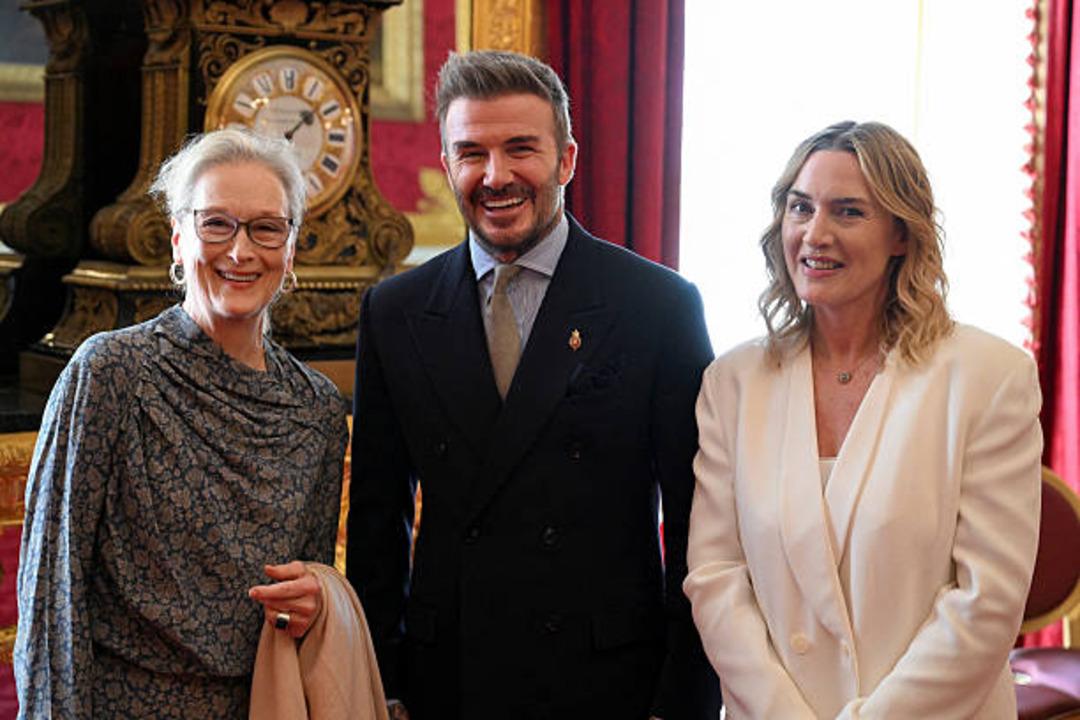 Eski futbolcu David Beckham a  şövalyelik  ünvanı verildi 1