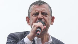 Özgür Özel, Bayburt mitinginde vatandaşları övdü! Doluda bile dağılmayan Bayburt'a helal olsun