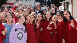 LGS'ye girecek öğrencilere kapıda moral ikramı