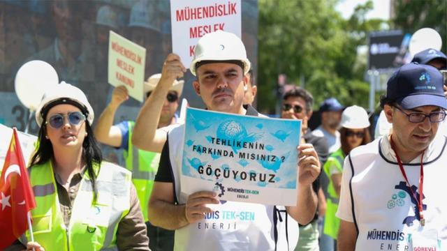 Mühendisler Anıtpark’ta isyan etti: ‘Üreten biz, unutan siz’