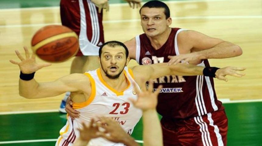 Aslan avantajı yakaladı!