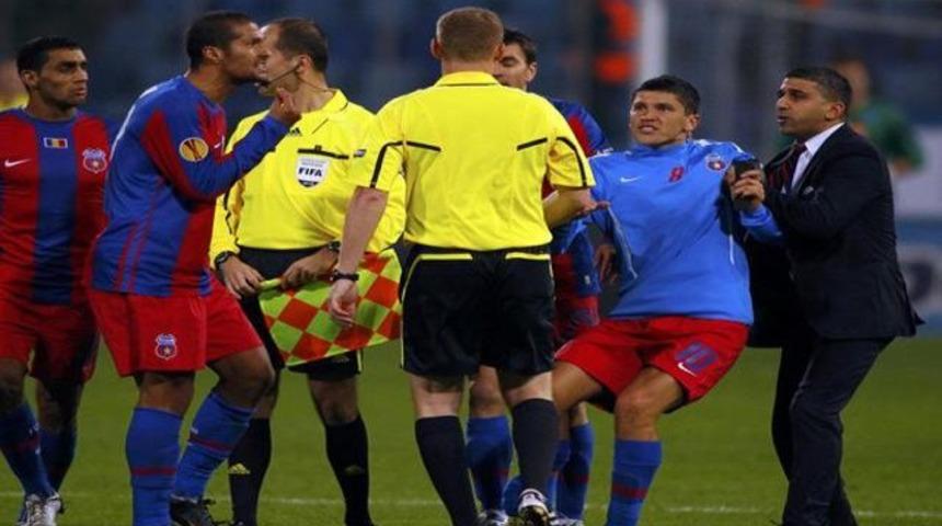 Steaua B&uuml;kreş taraftarı &ccedil;ıldırdı!