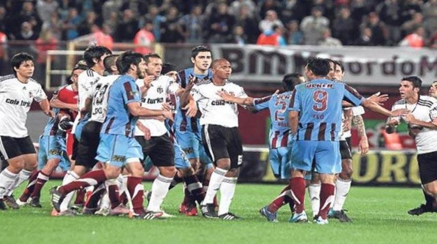 Teofilo'nun yumruğu ortalığı karıştırdı!