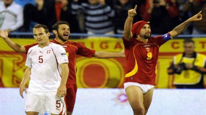 Formasını değil, şortunu &ccedil;ıkardı! (Video)