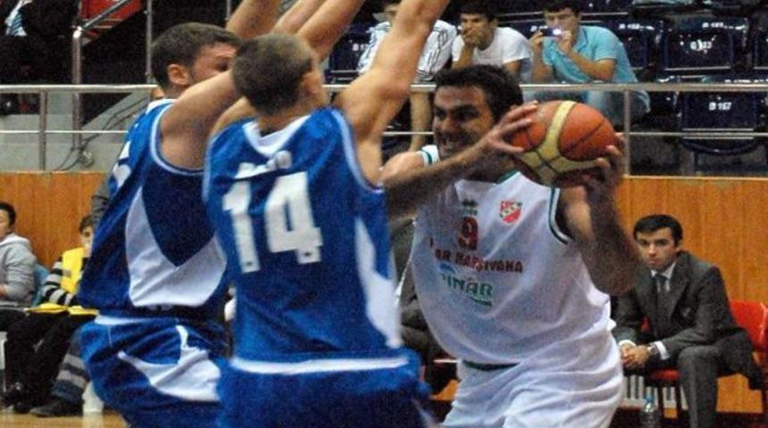 Karşıyaka son &ccedil;eyrekte kopardı