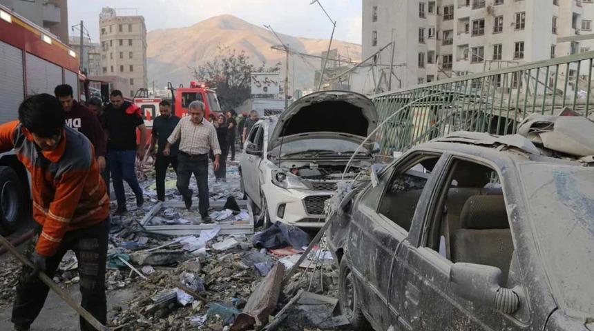 Tahran’da patlama sesleri duyuluyor, hava savunma sistemleri devreye girdi