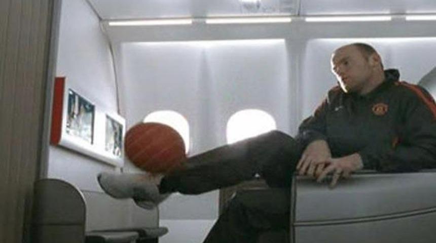 THY u&ccedil;urdu, ManU oynadı!