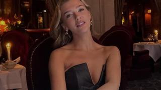 Melisa Döngel dantel işlemeli saten elbisesiyle pozlar verdi! Beğeni butonu çöktü 