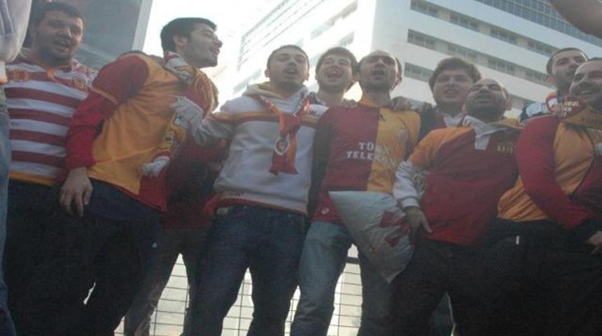 F.Bah&ccedil;e forması yaktılar!