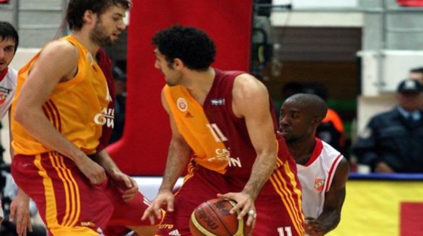 G.Saray Karşıyaka'dan &ccedil;ıkamadı!