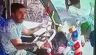 ‘Ben içindeki candan sorumluyum’ dedikten saniyeler sonra minibüsüyle yayaya çarptı