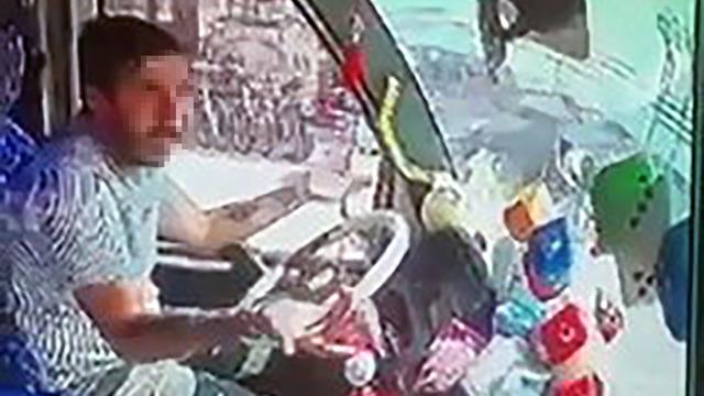 ‘Ben içindeki candan sorumluyum’ dedikten saniyeler sonra minibüsüyle yayaya çarptı