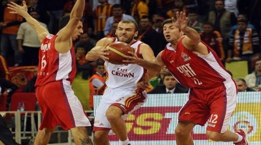 Aslan Andric'le fark attı!