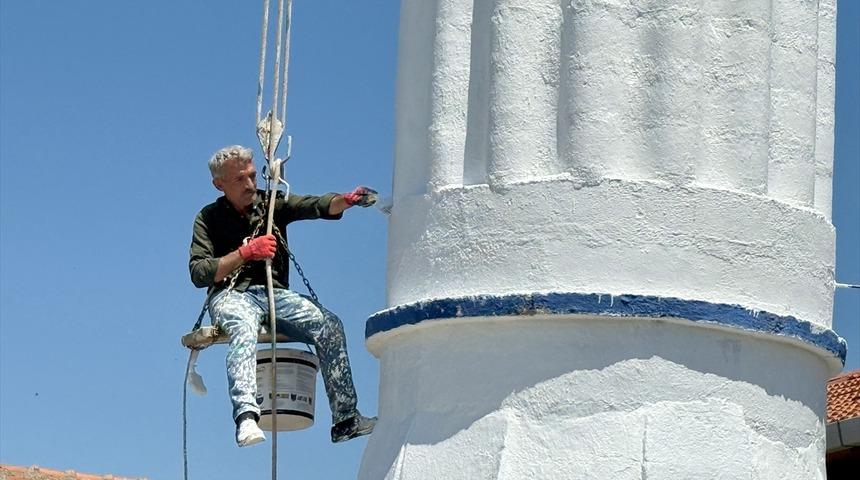 Çanakkaleli "örümcek adam" Türkiye'yi karış karış geziyor, minareleri tamir edip boya yapıyor