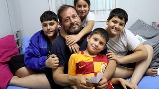 Deprem felaketinde eşini kaybetti, 4 çocuğuna hem anne hem baba oldu