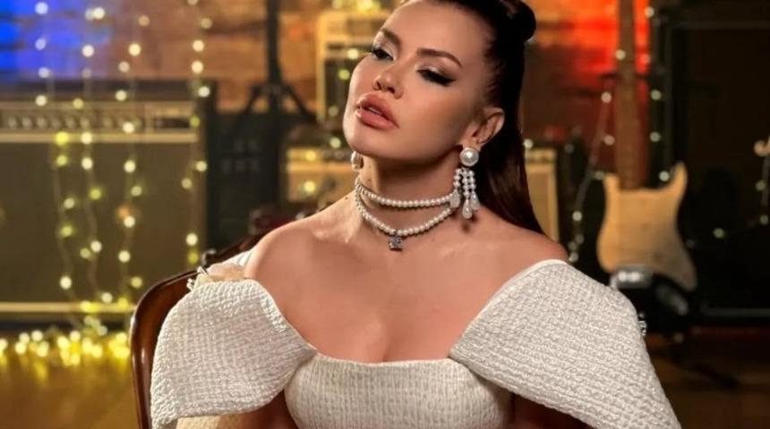 Şarkıcı Lara İran'da mahsur kaldı! 'Telefon yok, internet yok'