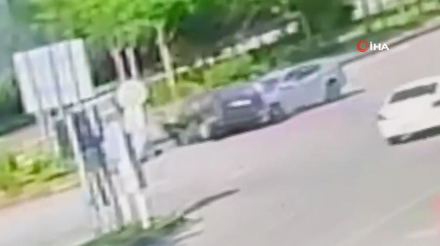 Sürücü camdan fırladı! Giresun'da meydana gelen feci kaza güvenlik kamerasına böyle yansıdı