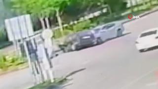 Sürücü camdan fırladı! Giresun'da meydana gelen feci kaza güvenlik kamerasına böyle yansıdı