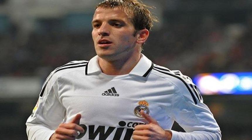 Nişanlısına k&uuml;frettiler, kariyeri yerlebir oldu!