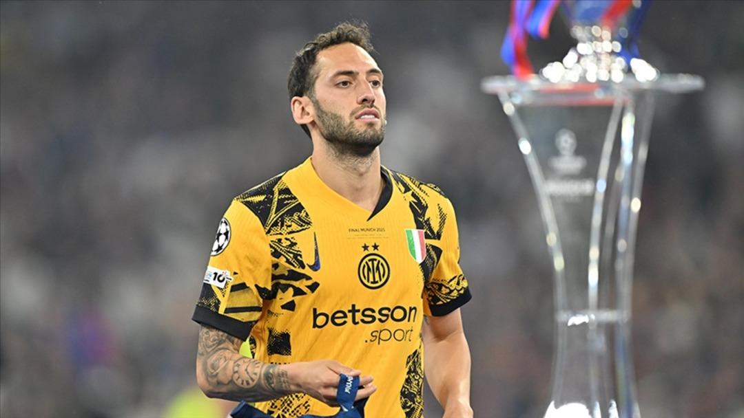 Galatasaray bombayı patlatıyor! Hakan Çalhanoğlu nun menajeri İstanbul a geliyor 2